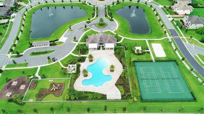 Community pool and clubhouse at Hickory Hammock
