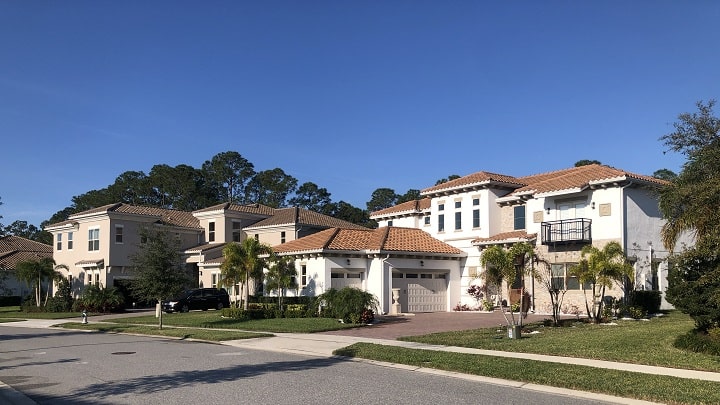 Luxurious homes in Avalon Cove Winter Garden