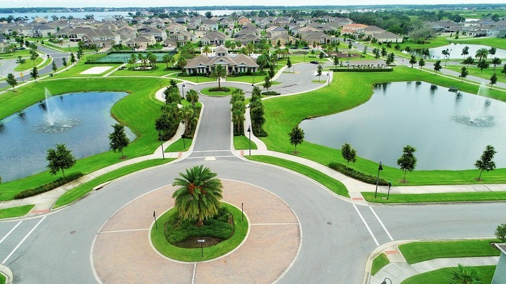 Emerald Pointe Dr in Hickory Hammock