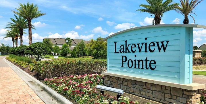Half Moon Lake Dr in Lakeview Pointe