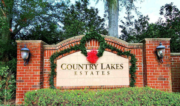 Country Estate Dr in Country lakes Estates